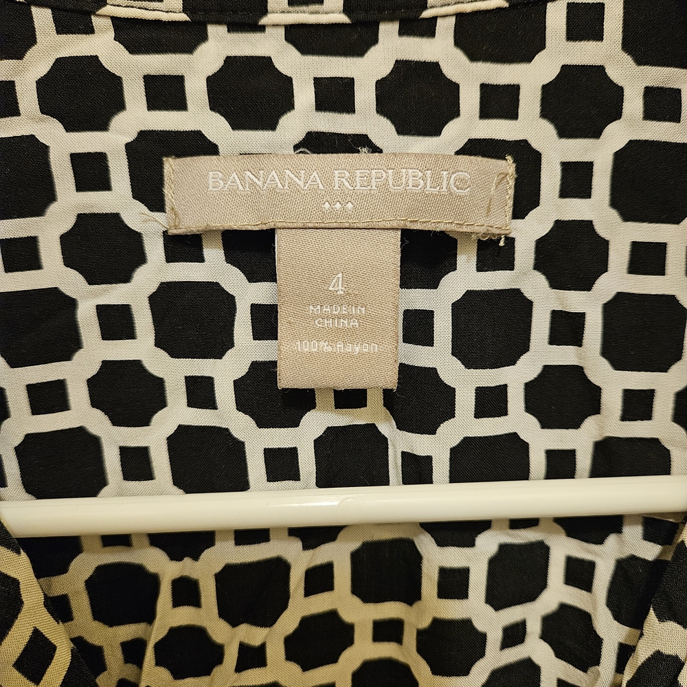 Banana Republic Black and White Patterned Blouse - Picture 4 of 6